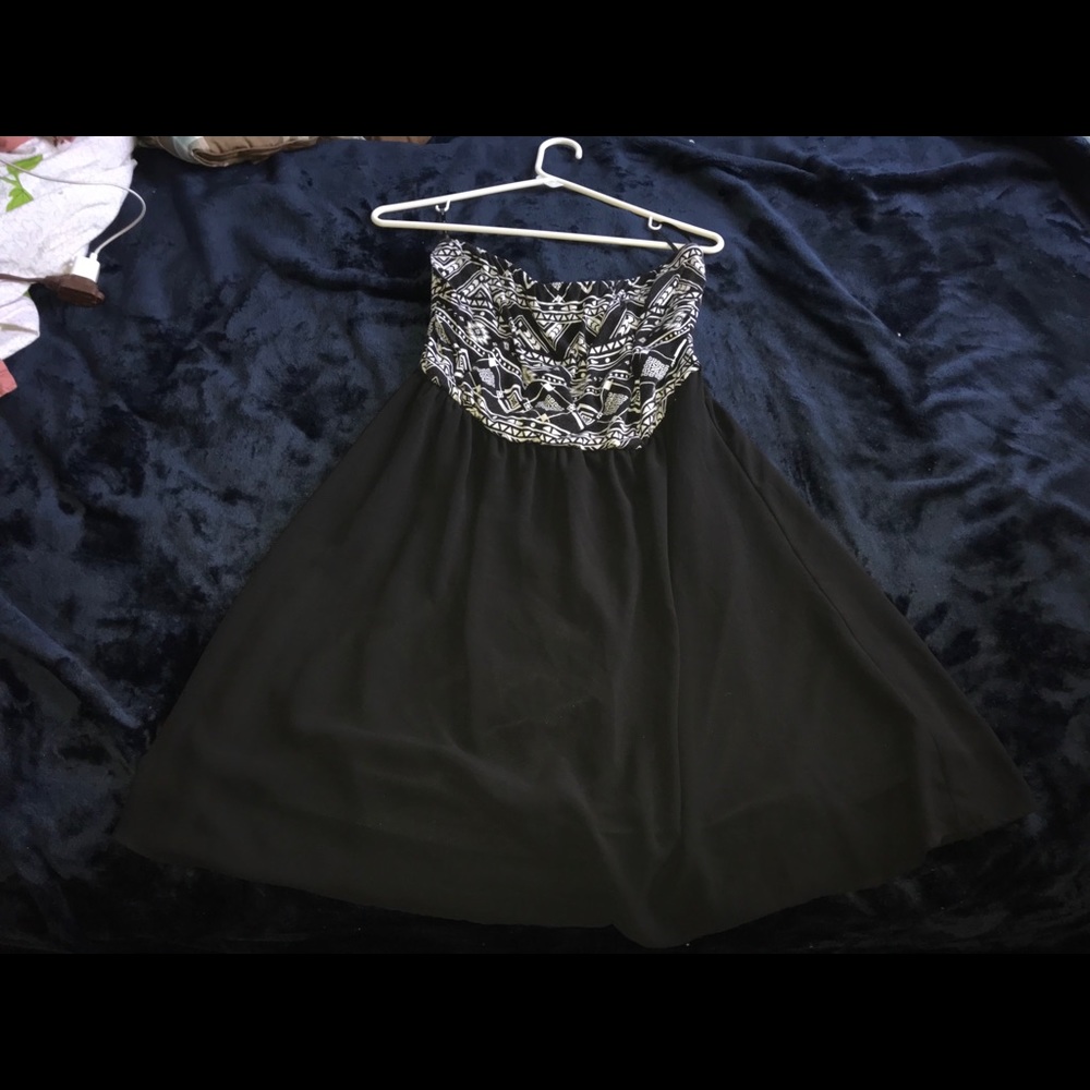 Forever 21 Black/White Strapless Dress